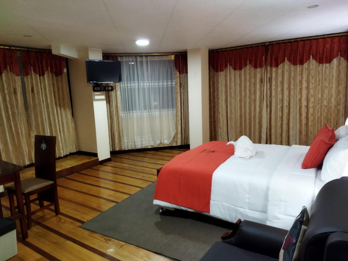 HOTEL VELANEZ SUITE Riobamba Extérieur photo