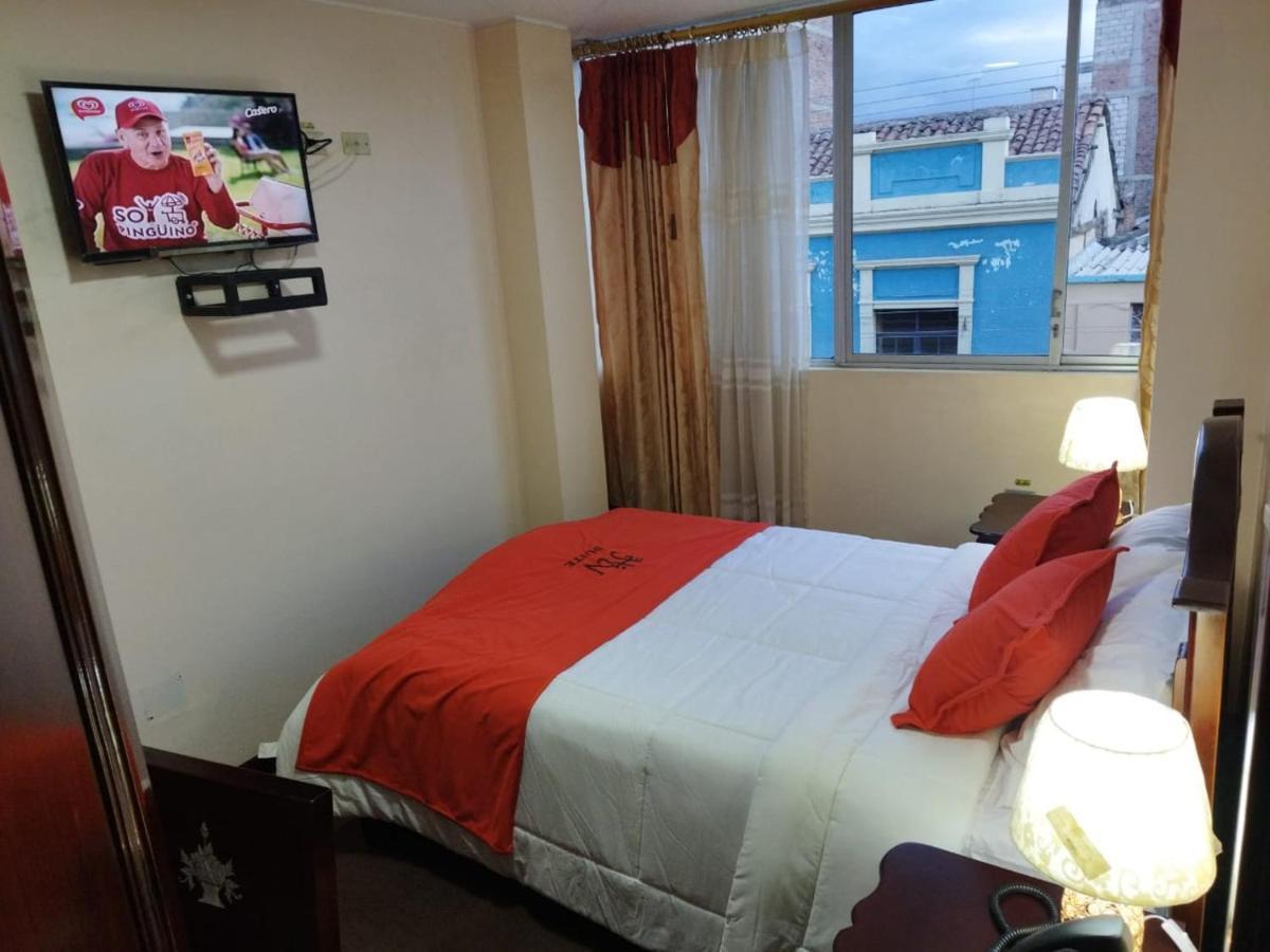 HOTEL VELANEZ SUITE Riobamba Extérieur photo