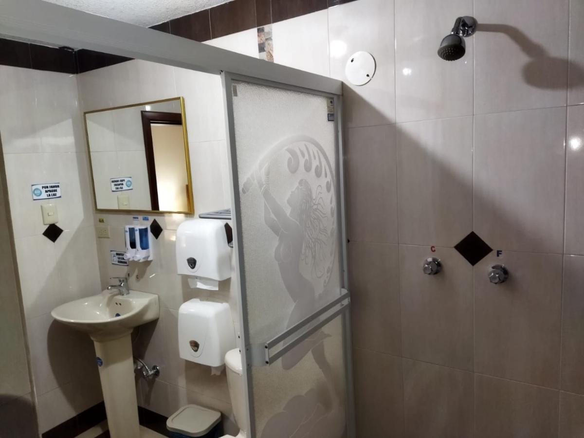 HOTEL VELANEZ SUITE Riobamba Extérieur photo