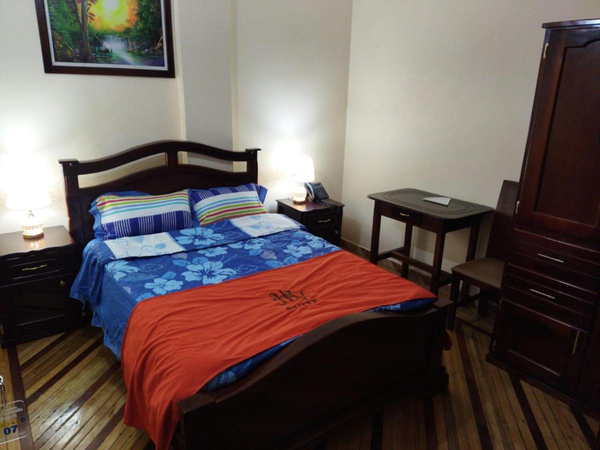HOTEL VELANEZ SUITE Riobamba Extérieur photo