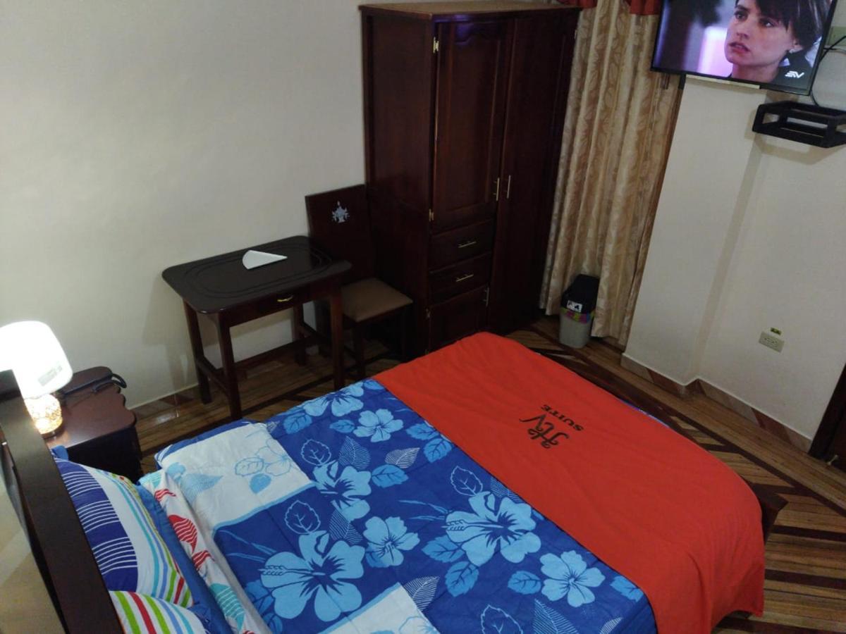 HOTEL VELANEZ SUITE Riobamba Extérieur photo