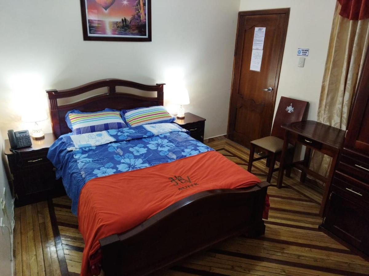 HOTEL VELANEZ SUITE Riobamba Extérieur photo
