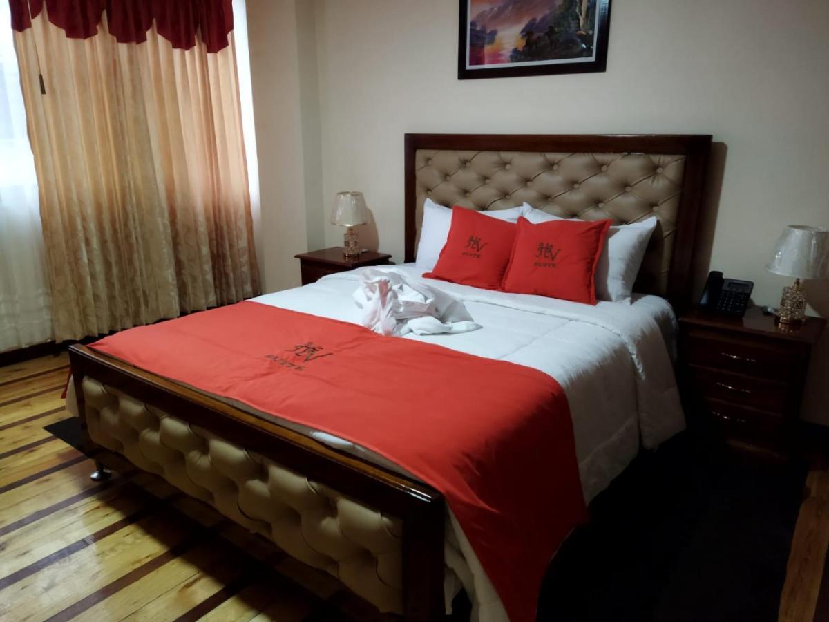 HOTEL VELANEZ SUITE Riobamba Extérieur photo